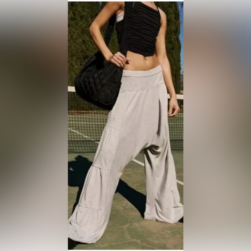 FP Movement Stay Low Wide Tiered Leg Harem Pants in
Heather Grey M - Picture 2 of 12